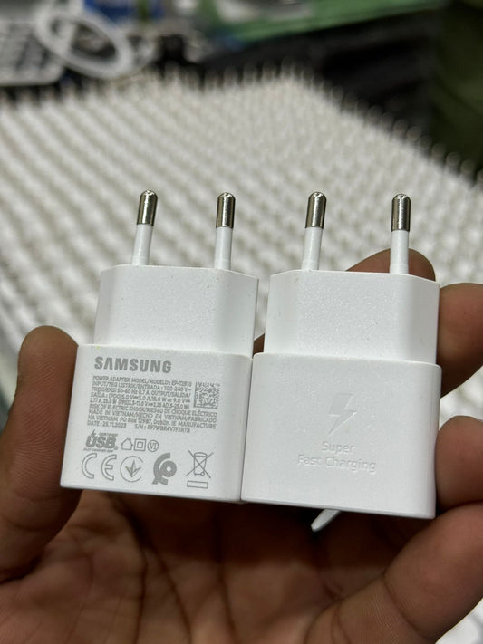 Samsung 25W USB-C Apadter Box Pulled