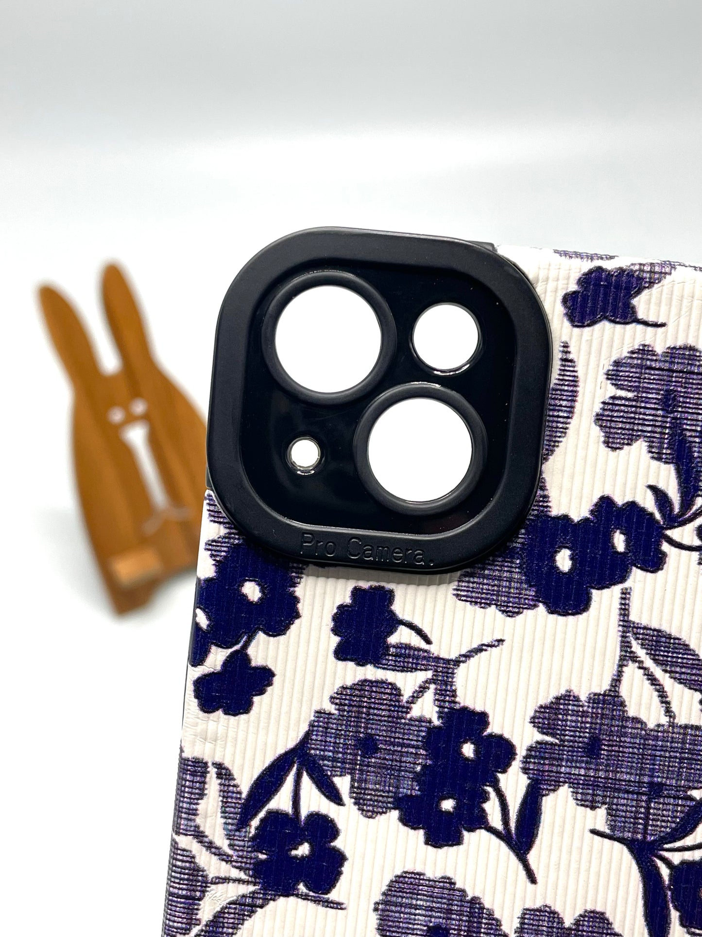 iPhone 13/14/15 Flower Vintage Case